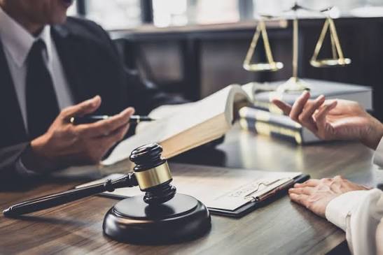 Адвокати в Україні: як адвокат може допомогти українцям
